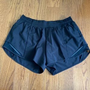 Lulu Lemon Hotty Hot Low-Rise short 4”